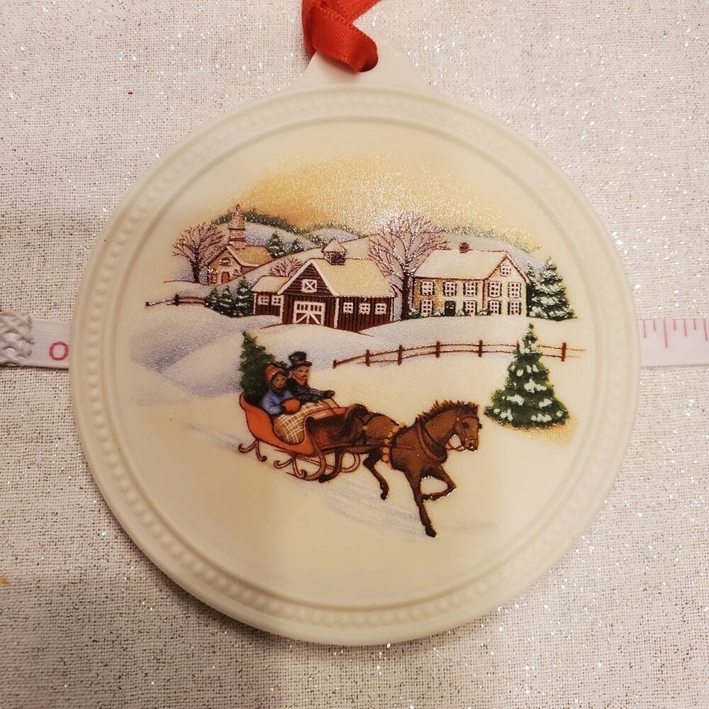 Vintage Avon Christmas 1985 Ornament  Horse Drawn Carriage VTG
